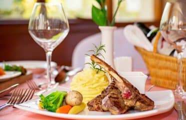 Jacaranda Hotel – Safari Restaurant